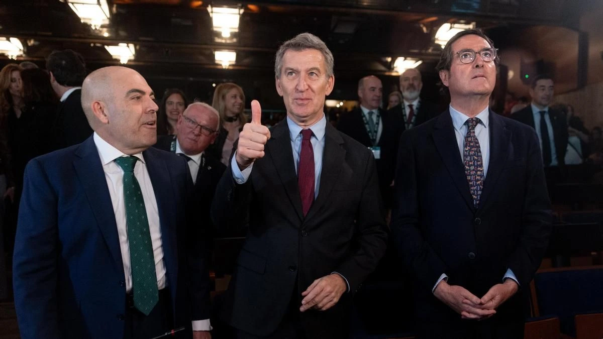 La patronal celebra el discurso de Feijóo sobre las bajas laborales: “Nos alegra que haya políticos responsables”