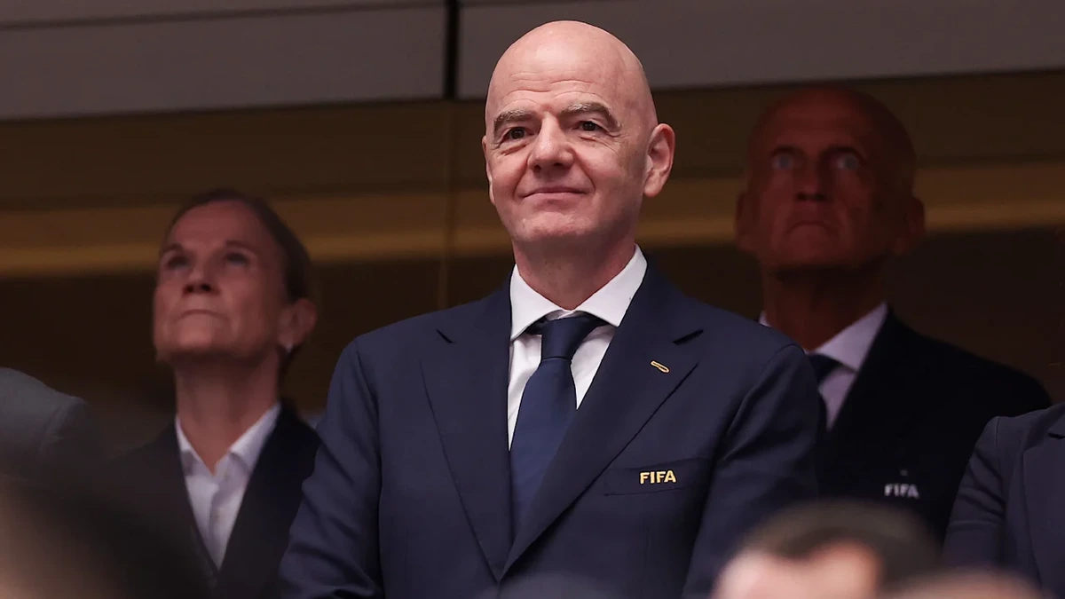 Europa muss jetzt Infantino stürzen! Kommentar von BILD-Sportchef Henning Feindt