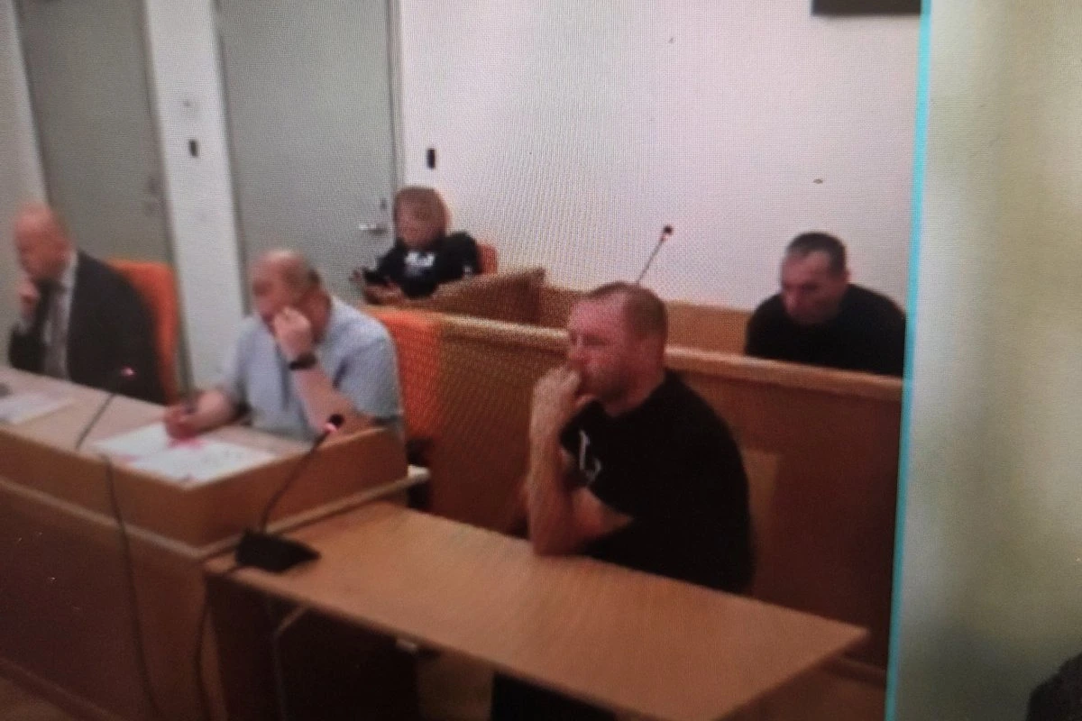 „Меня избили и приказали идти к озеру“: дело о выбивании долга рассматривает суд