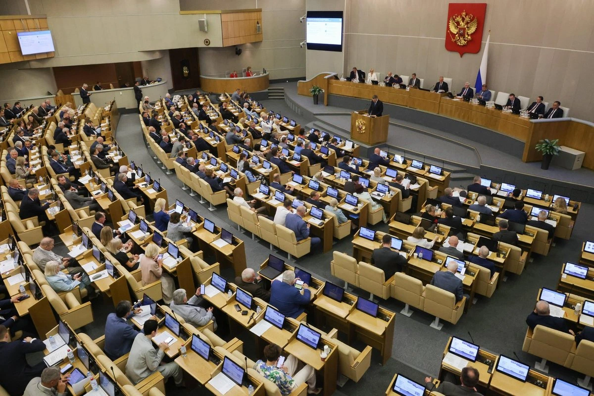 Госдума приняла закон против россиян, уехавших из страны и осужденных заочно