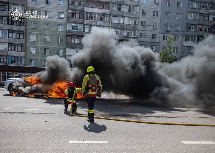 Российские военные ударили планирующими авиабомбами по Сумам