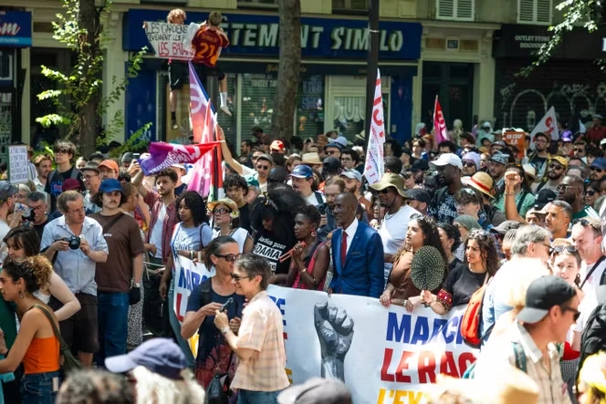 Des centaines de personnes rendent hommage à Adama Traoré, dix ans après sa mort