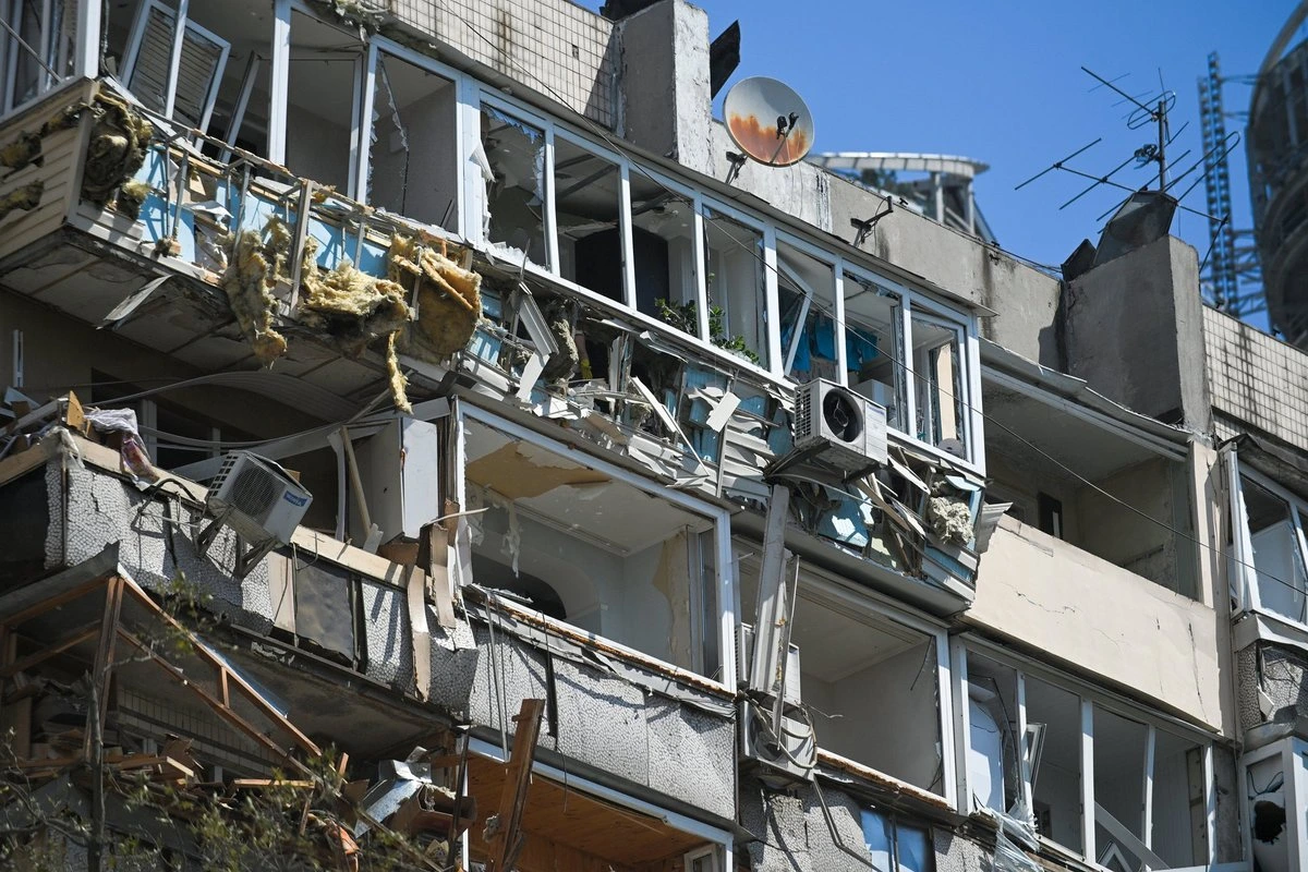 ВОЕННЫЙ ДНЕВНИК (1590-й день) | В Киеве 52 тысячи человек ночевали в метро из-за удара России. Так много еще не было