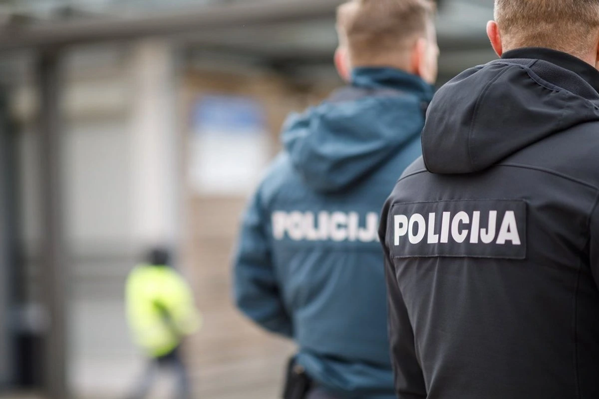 В центре Вильнюса 14-летний парень насиловал несовершеннолетнюю