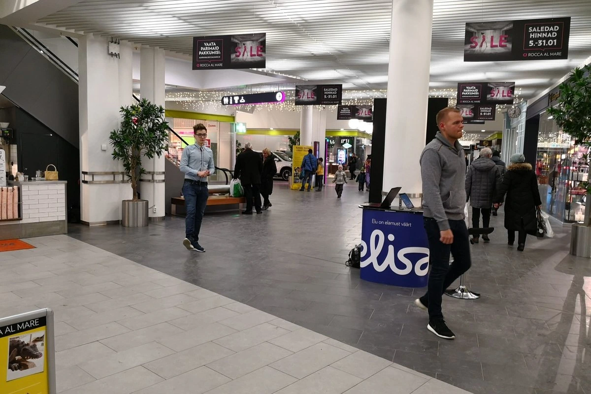 Elisa прекратила агрессивные продажи в торговых центрах, конкурент ищет новых продавцов с зарплатой до 10 000 евро