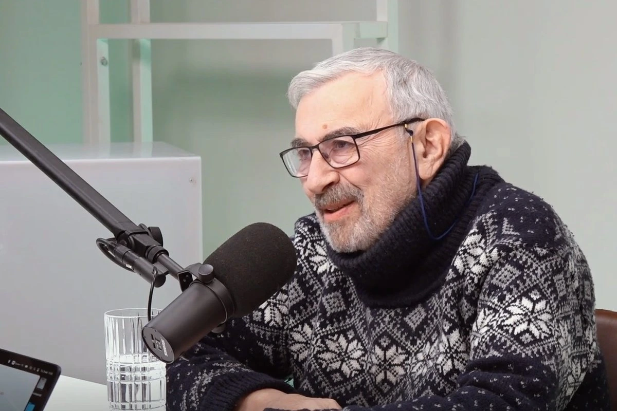 „Беспокоит зрение. Из-за этого я пока не могу ни рисовать, ни читать“. С каким настроением Алексей Туровский отмечает 80-летие?