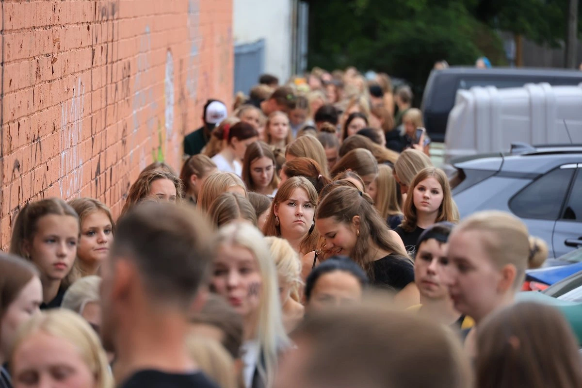 ФОТО | Выкуплены все билеты: смотрите, кто пришел в Helitehas на аншлаговый концерт норвежских суперзвезд