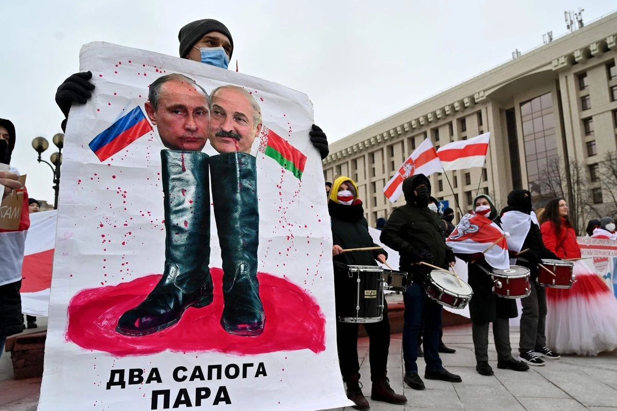 Беларусь готовится, Россия подносит патроны. Угроза у границ НАТО растет