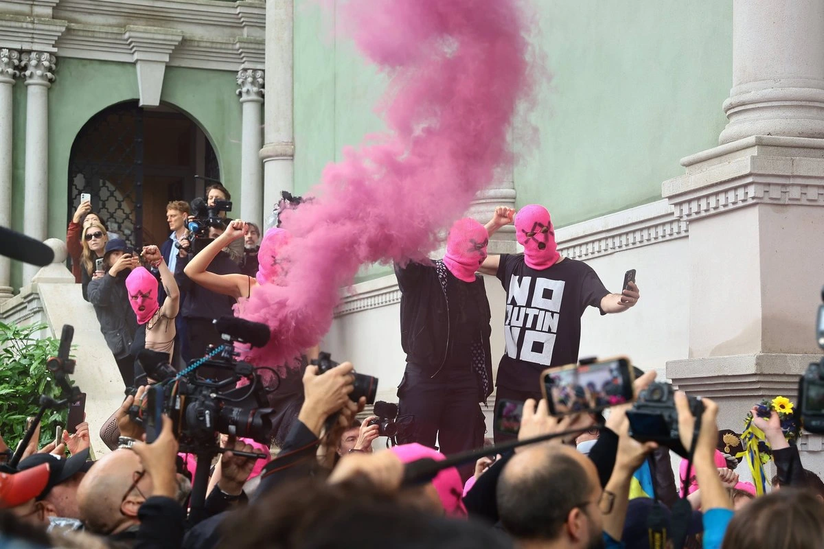 Бывшая участница Pussy Riot заявила, что три года сотрудничала с ФСБ