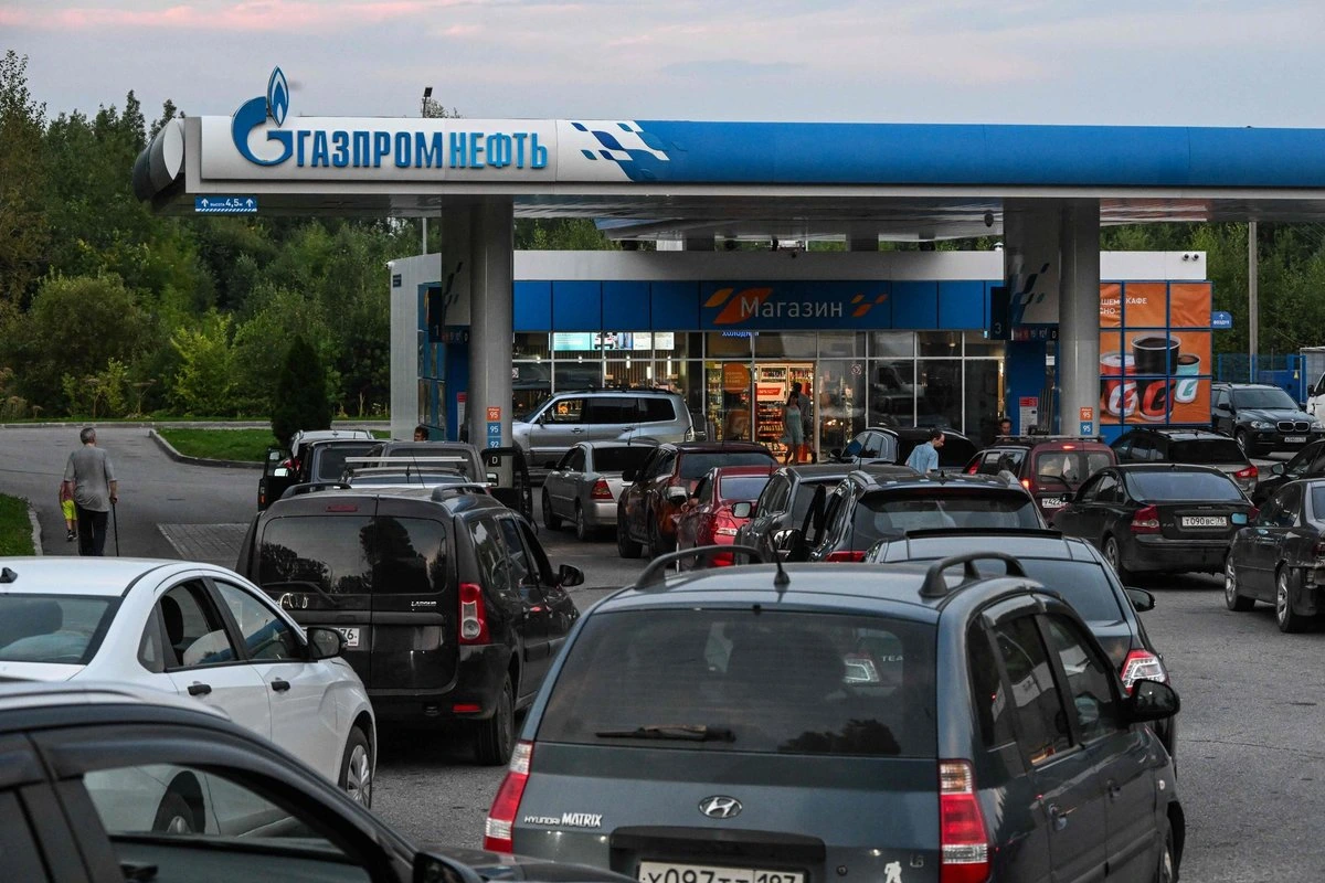 „Это уже вторая волна“: в России вновь обострился топливный кризис