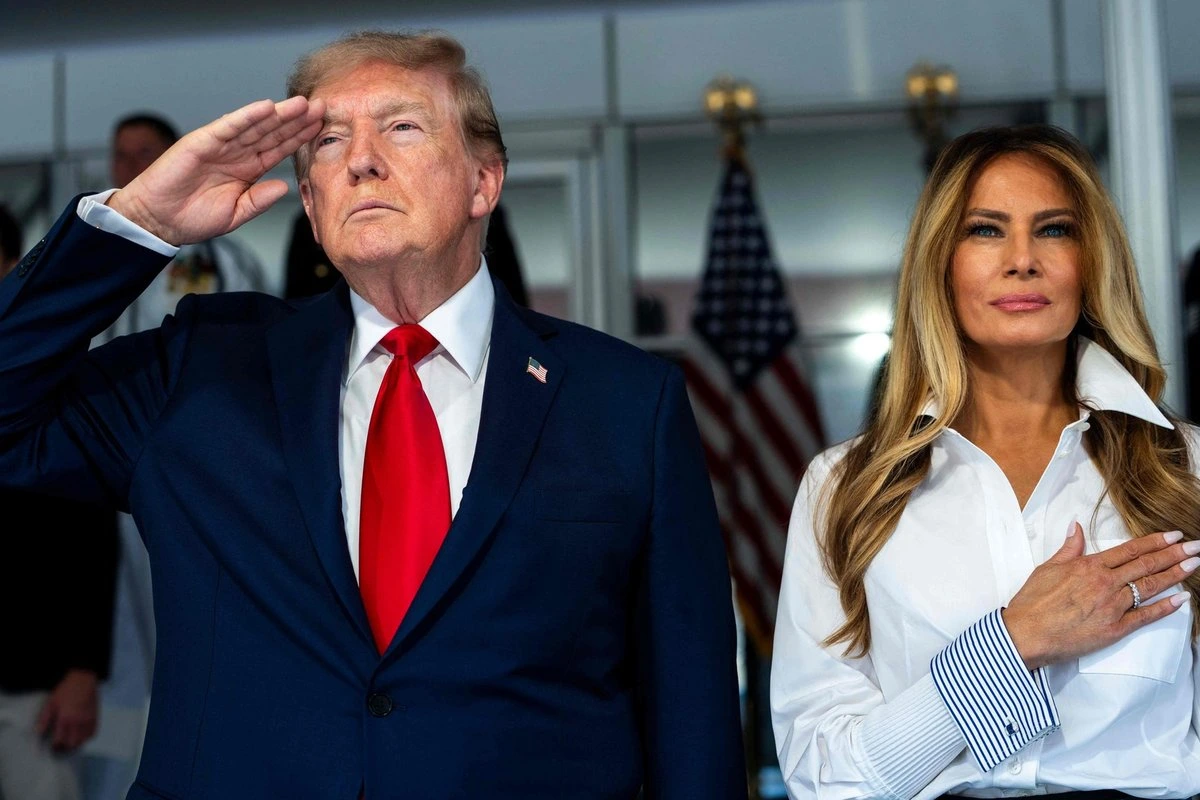ВИДЕО | Семейная ссора? Напряженный разговор Дональда и Мелании Трамп привлек всеобщее внимание