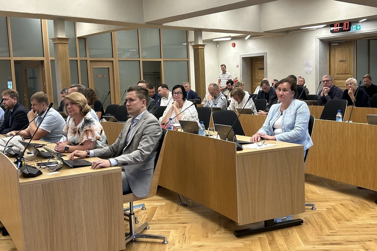 В Нарве 1 августа должны выбрать вице-мэров и утвердить зарплаты новой власти