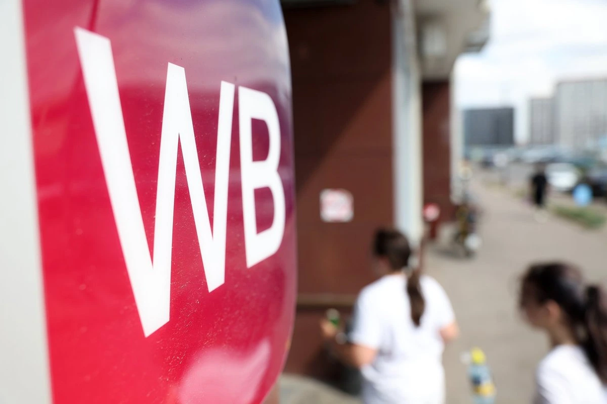 Сотрудникам Wildberries запретили приносить на склады смартфоны. Разрешены только кнопочные телефоны без камер