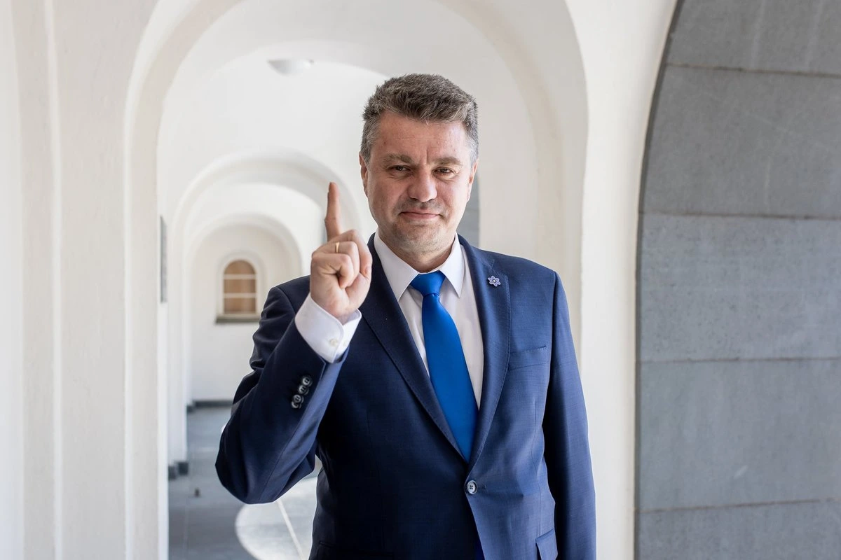Рейтинги: партии топчутся на месте, поддержка правительства остается крайне низкой