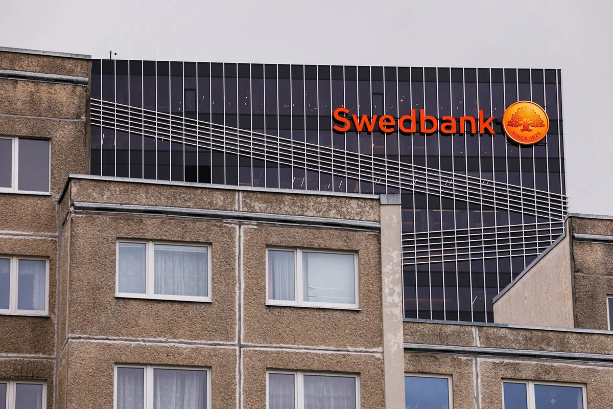Swedbank отправил клиенту сообщение о долге. Банк объяснил это сбоем в системе