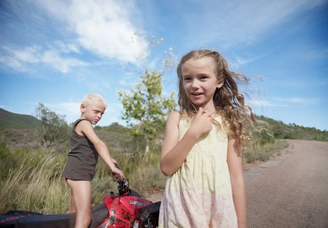 « Les Roches rouges », de Bruno Dumont : un western dont les enfants sont les héros