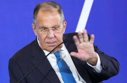 Лавров: Россия готова к переговорам, но пауз в боевых действиях делать не будет
