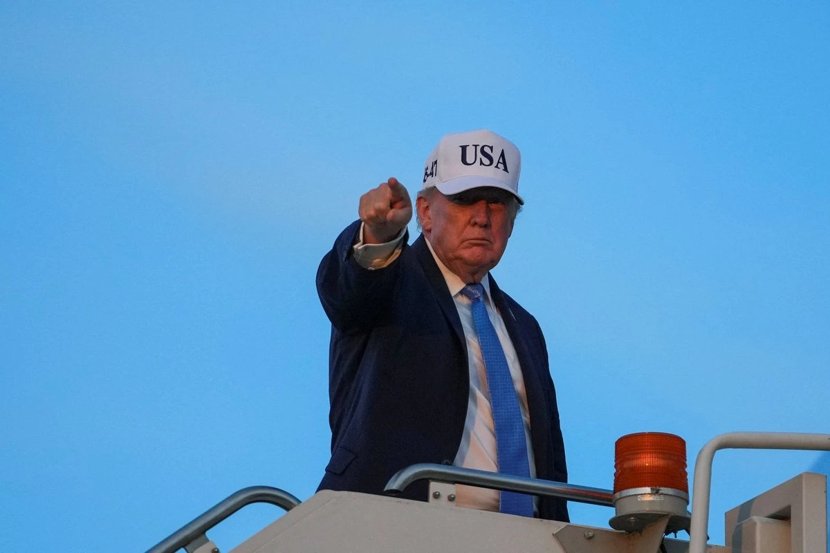 Трамп заявил, что попросил Зеленского „притормозить“ атаки на российские НПЗ
