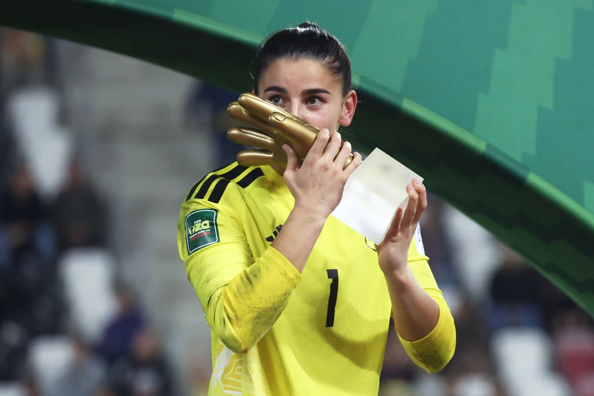 Laia López, la campeona del mundo sub-20 de fútbol que estaba destinada a triunfar en el baloncesto: "Yo he de parar penaltis, pero esto es de todas"