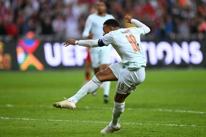 Derrière le transfert de Kylian Mbappé chez l’équipementier On, la dégringolade de Nike