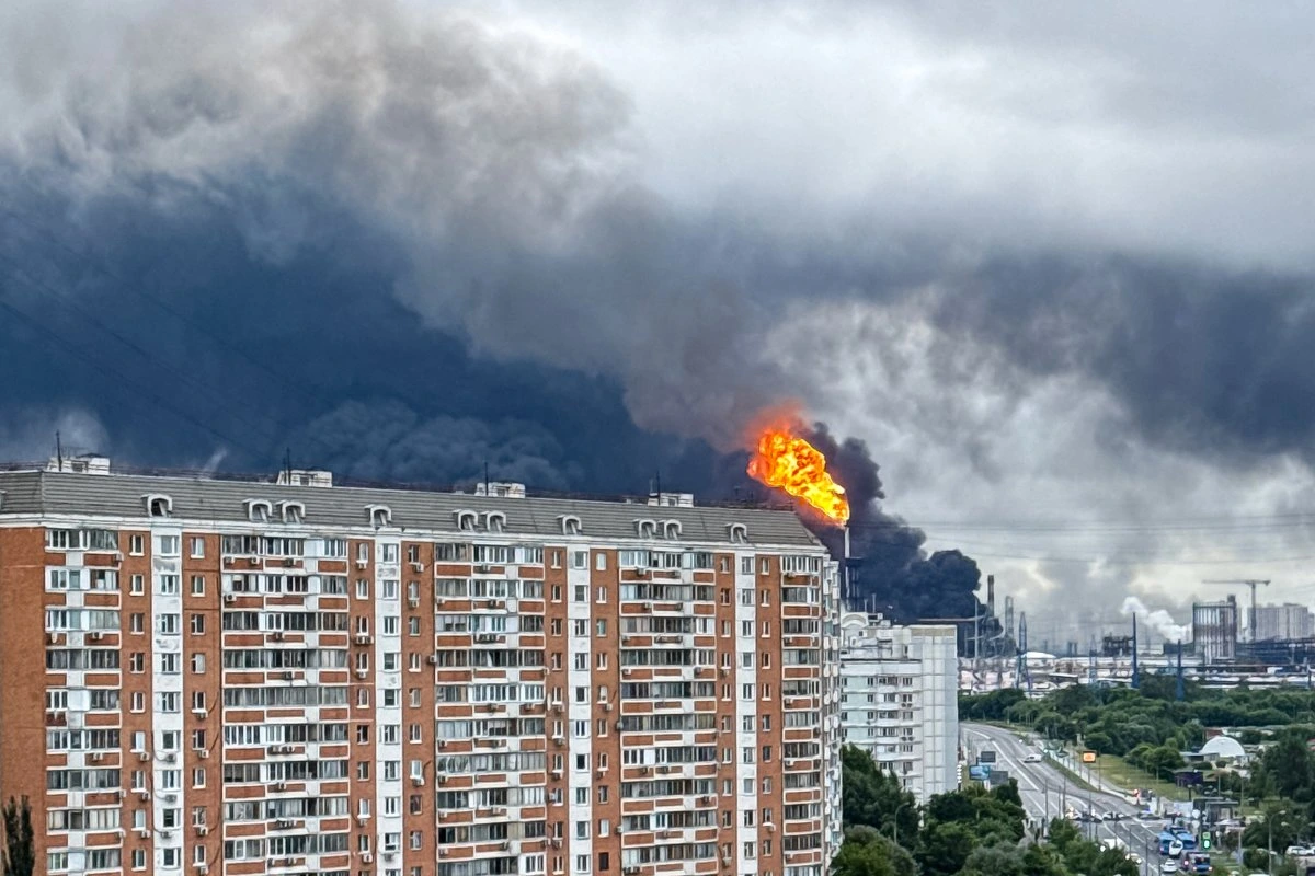 „Власть панически боится собственного народа“. Россия без выборов в дыму от горящих НПЗ