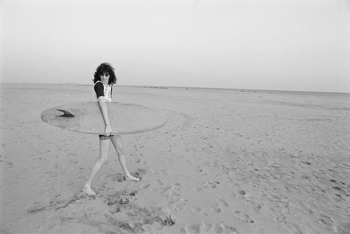 Joey Ramone smiling! And having fun! At the beach! Roberta Bayley’s best photograph