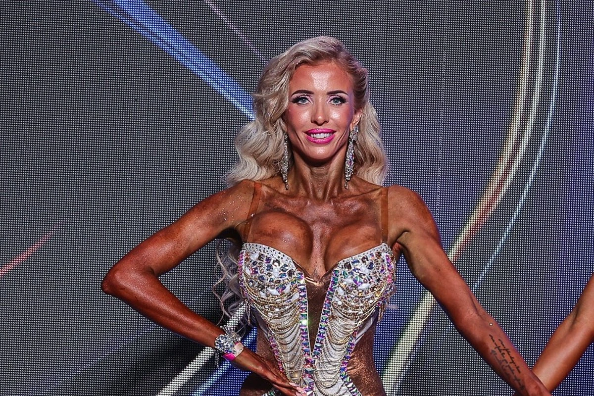 ФОТО | Светская львица Бригита Антон дебютировала на соревнованиях по фитнесу в платье за 10 000 евро