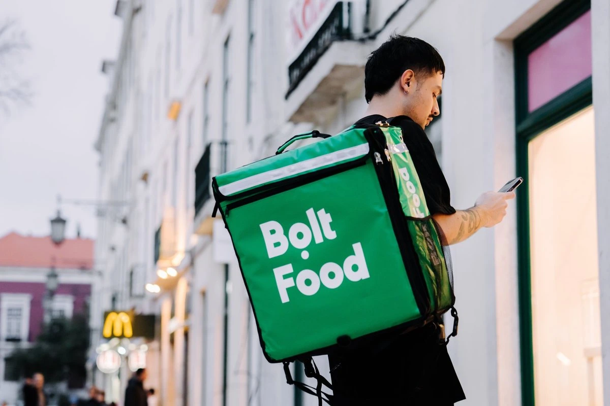 Работа на платформах меняется. Bolt и остальные должны будут объяснять водителям и курьерам свои решения