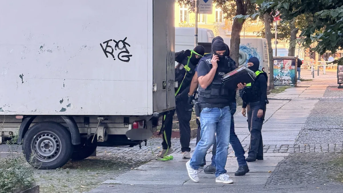 Mehrere Festnahmen: Riesige Waffen-Razzia in Berlin