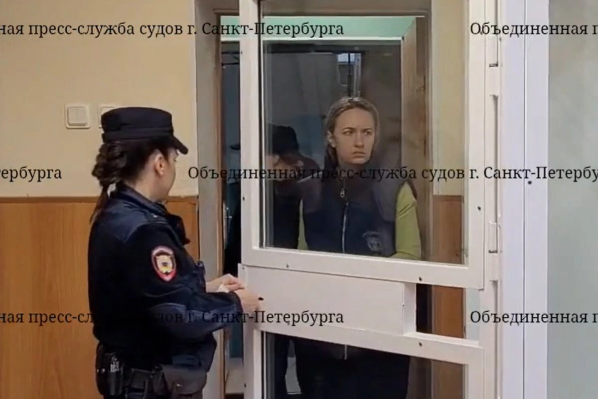 В Петербурге женщину-блогера обвиняют в попытке убить 12-летнего сына: она влила ему в рот уксус и бросила в озере