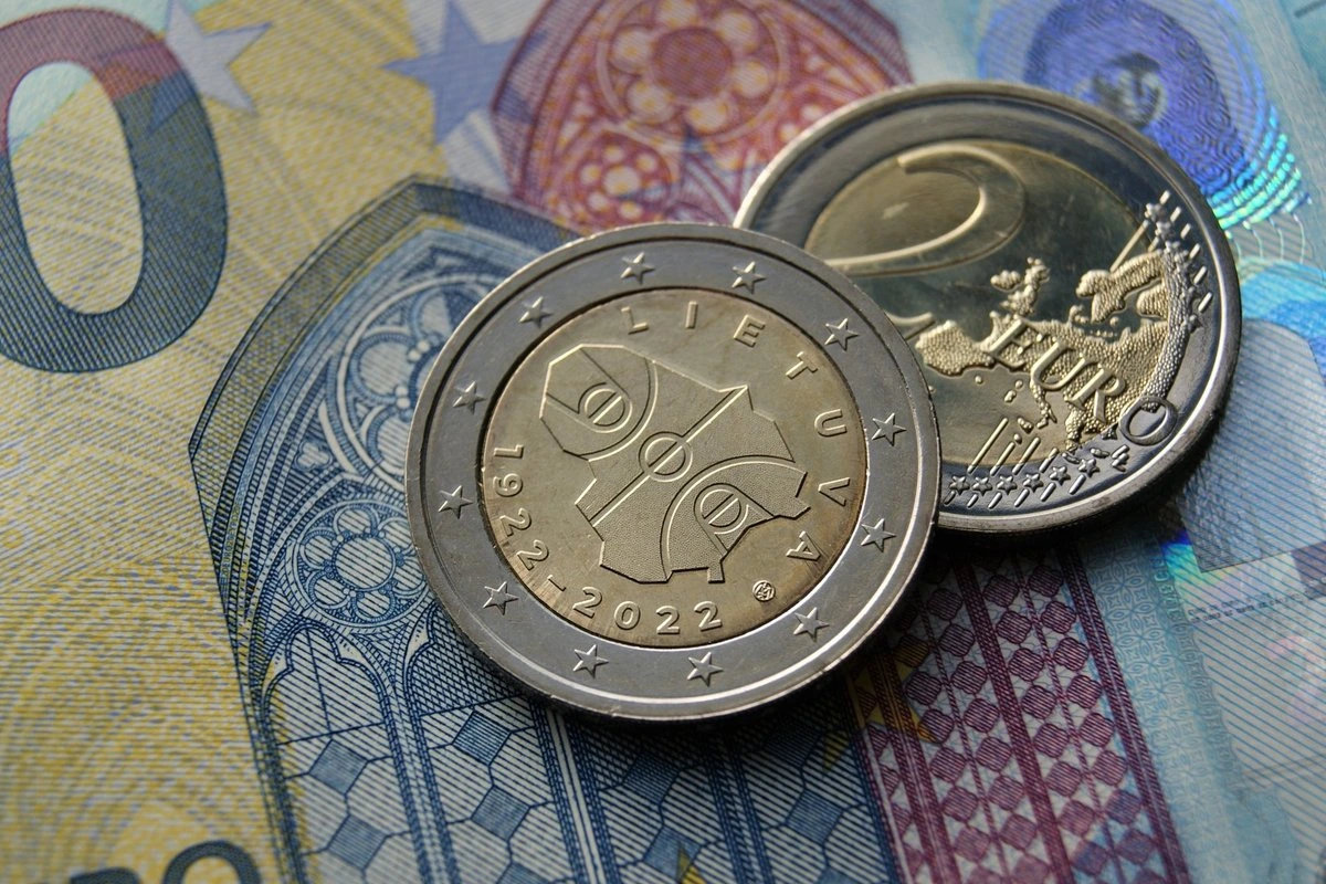 А так можно было? В Литве выпустят монету номиналом в три евро
