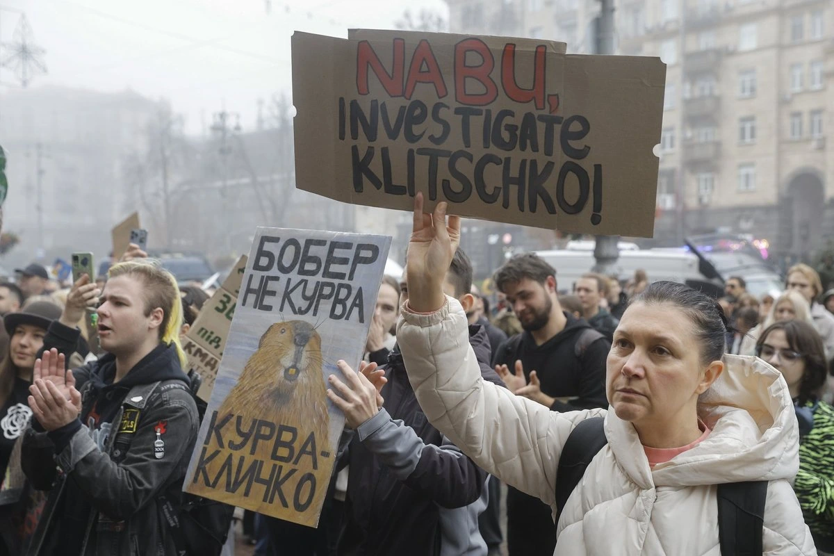 ВОЕННЫЙ ДНЕВНИК (1697-й день) | Новые мощные удары по Украине, протест против Кличко, в России из-за опасности БПЛА задержано более 350 рейсов
