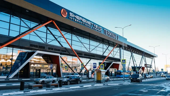 Десятки рейсов были перенаправлены из Москвы в другие аэропорты