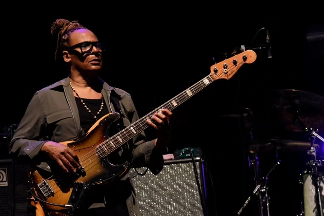 Le bassiste Michel Alibo fête ses 50 ans de carrière au New Morning