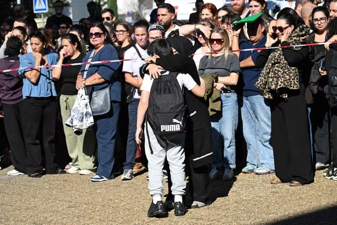 « Maman, il y a un tueur dans le collège » : à Aubagne, un élève tire sur un principal et une professeure