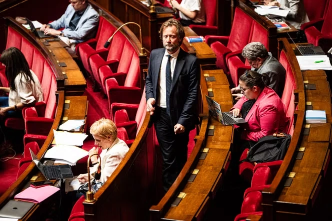 Budget 2027 : les députés socialistes font planer la menace d’une motion de rejet préalable
