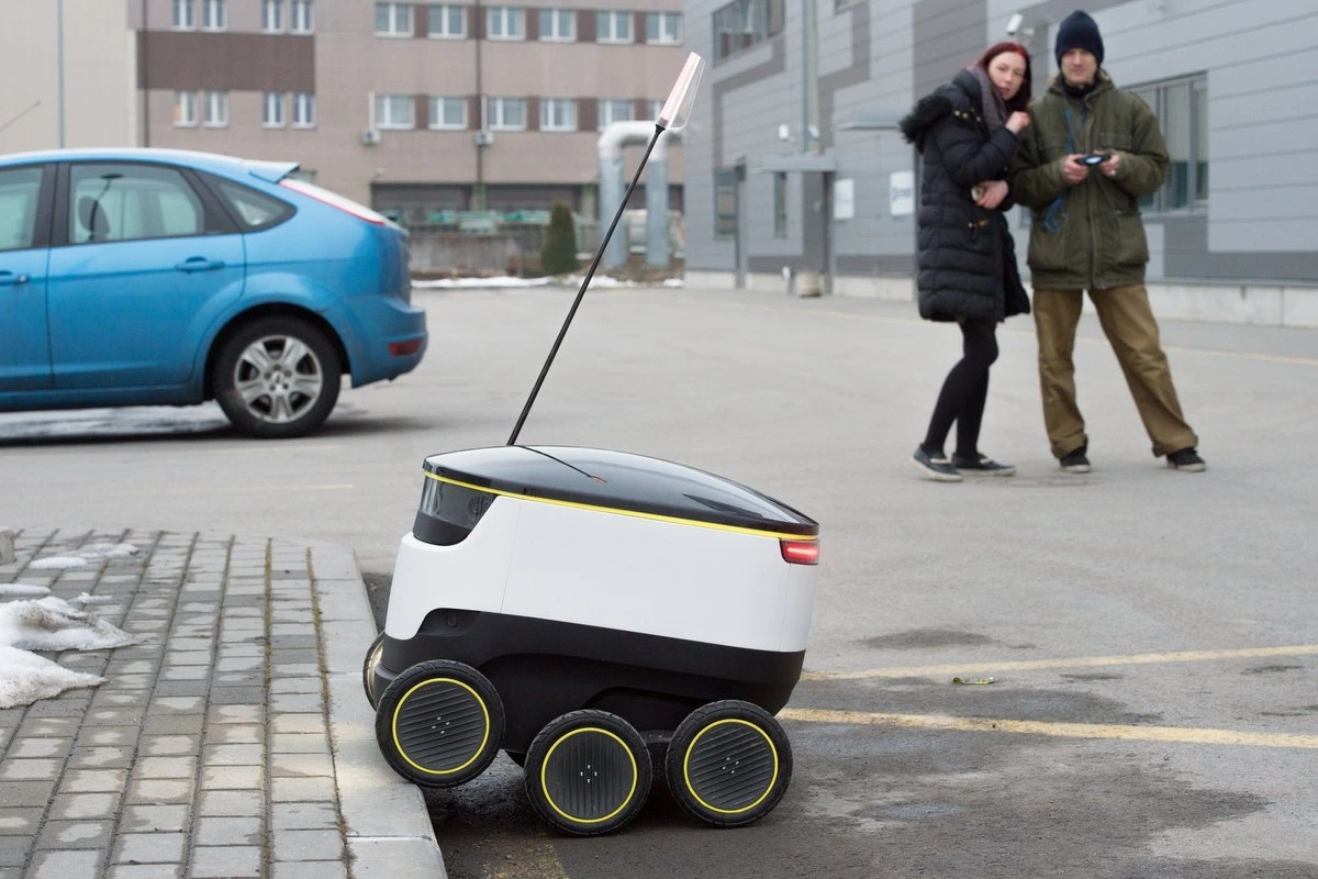 TLT: водитель автобуса, столкнувшегося с роботом-курьером, действовал правильно