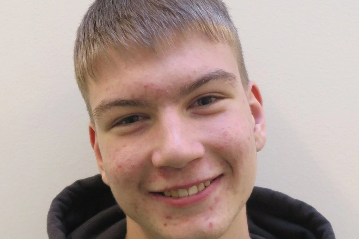 Полиция идет 16-летнего Антона из Силламяэ. Он пропал в начале месяца