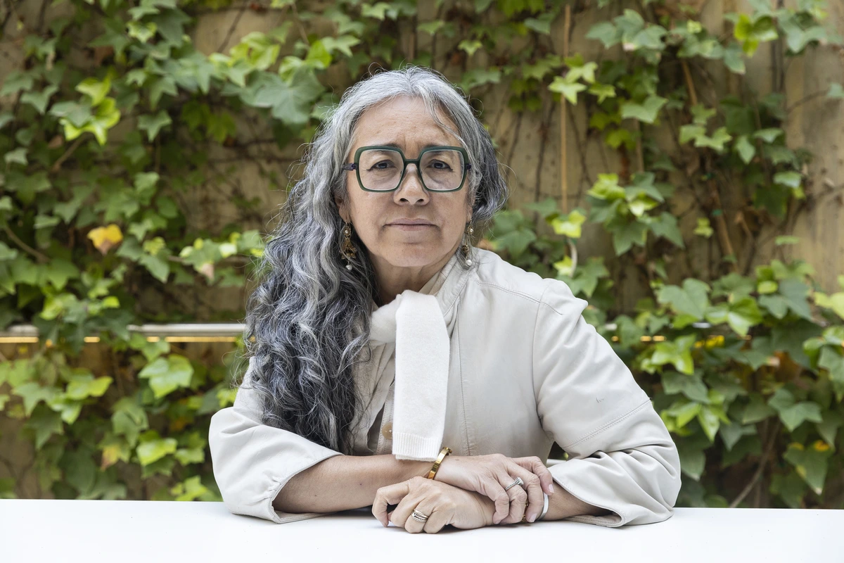 Quién ganará el Nobel de Literatura, según el tarot: un Tres de copas (al revés) para Rivera Garza