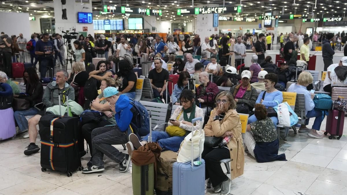 Trenes cancelados y pasajeros reubicados en el tercer día de complicaciones para la alta velocidad entre Madrid y Barcelona