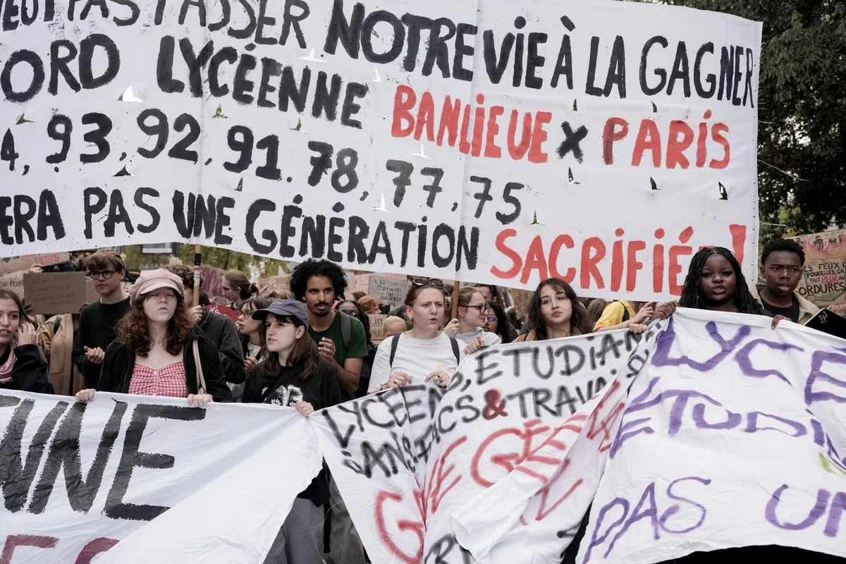 La mobilisation lycéenne se poursuit partout en France : « Battles d’aura », Marseillaises, défilés et incidents