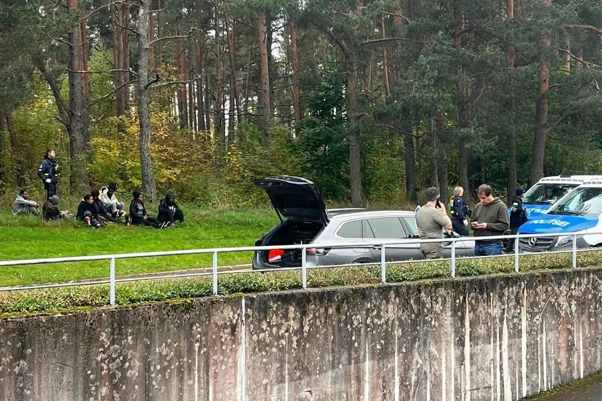 ФОТО | Полиция задержала 14 нелегальных мигрантов в Мустамяэ