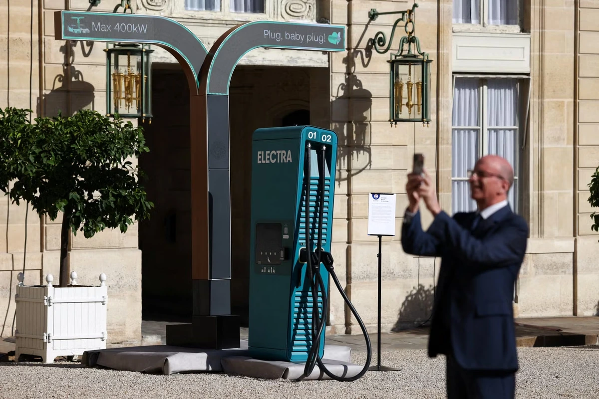 Myriade d’acteurs et tarifs opaques : dans la jungle des bornes de recharge électrique