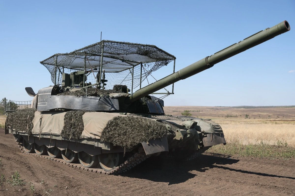 ВОЕННЫЙ ДНЕВНИК (1698-й день) | СМИ: Россия снова заполняет опустевшие склады военной техники — в том числе у границ стран Балтии