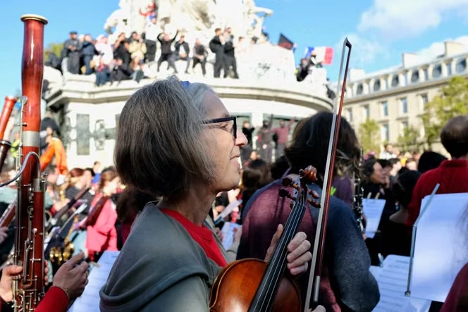 L’Orchestre du nouveau monde, un ensemble militant devenu célèbre après la mobilisation du 17 octobre
