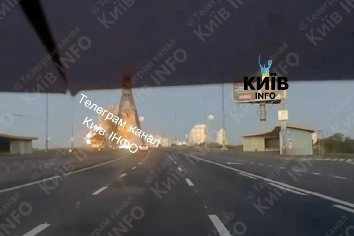 ВИДЕО | Российский реактивный дрон атаковал Северный мост в Киеве