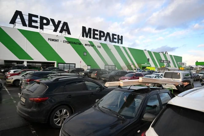 Comment le Kremlin orchestre la reprise des actifs russes de Leroy-Merlin, Auchan, Nestlé et FM Logistic