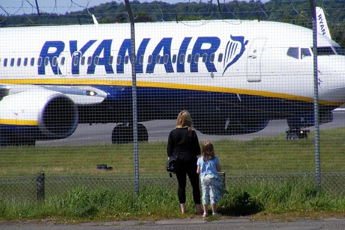 Стойки регистрации багажа пассажиров Ryanair будут закрываться за час до вылета