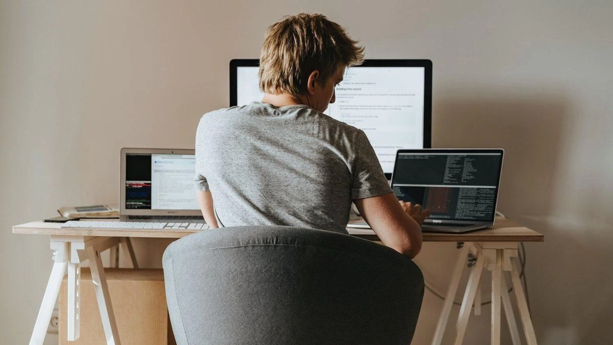 Más de 3,4 millones de personas pueden teletrabajar, pero no lo permiten sus empresas