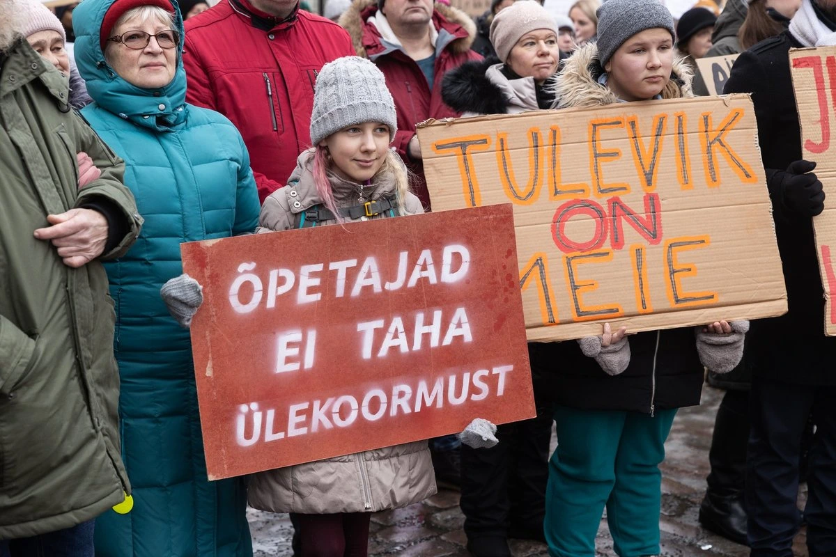 В соцсетях призвали игнорировать исследования в сфере образования. Учителя: сначала решите проблему нашей чрезмерной нагрузки!
